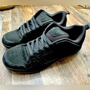 Men’s skater shoes, size 13